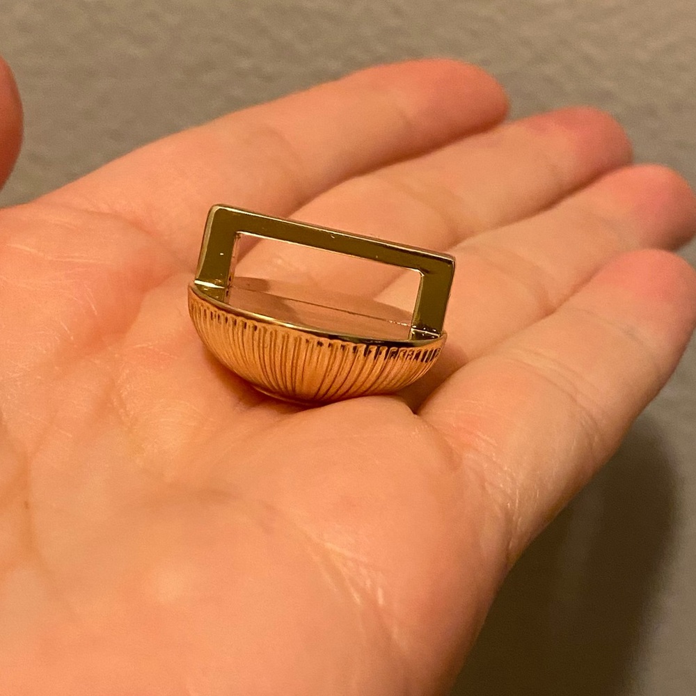 4 Chanel holiday charm/buttons - Picture 8 of 12